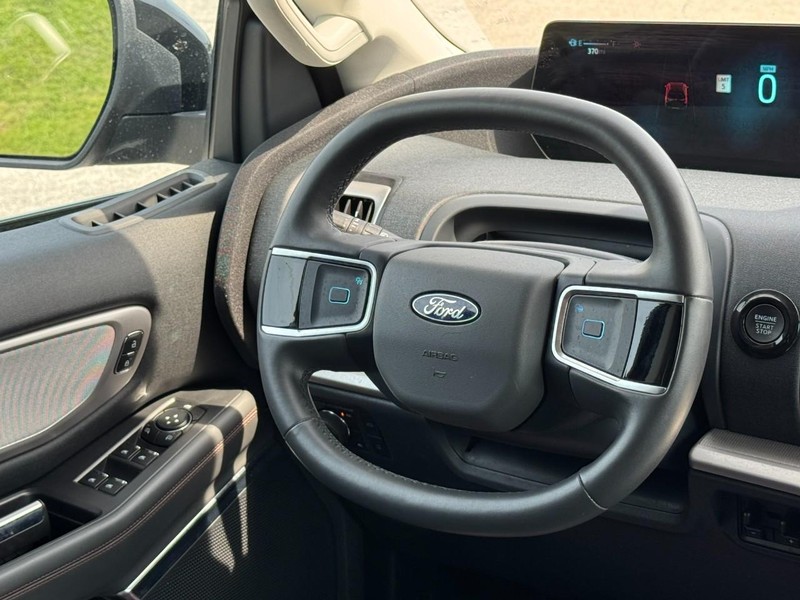 Ford Expedition Vehicle Full-screen Gallery Image 12