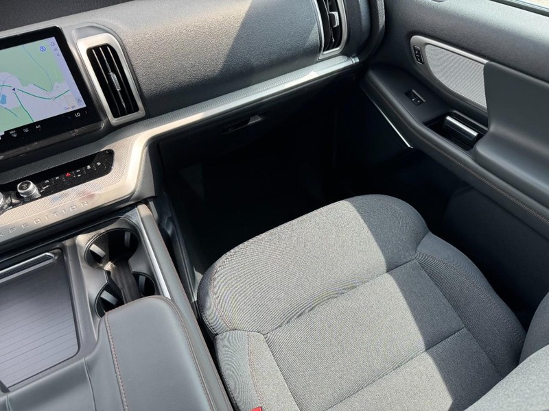 Ford Expedition Vehicle Full-screen Gallery Image 15