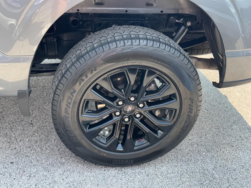 Ford F-150 Vehicle Full-screen Gallery Image 07