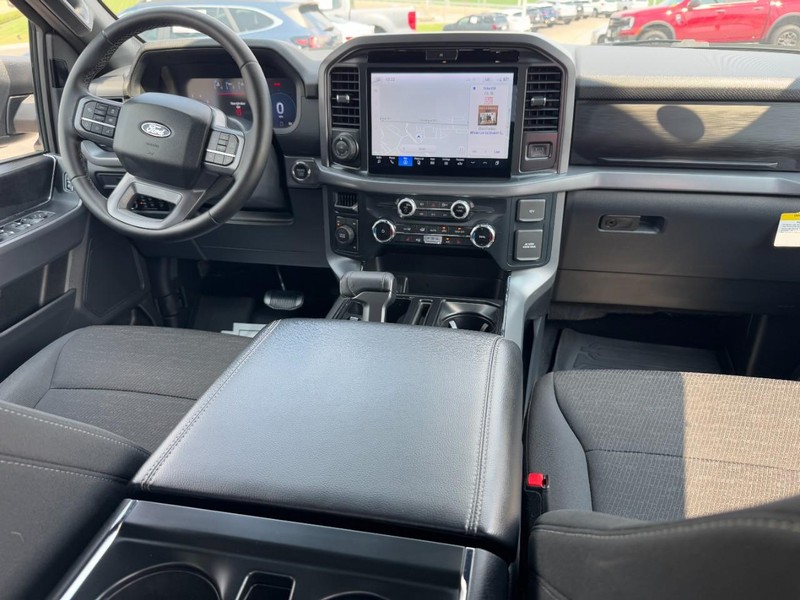 Ford F-150 Vehicle Full-screen Gallery Image 11