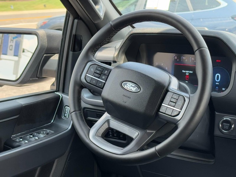 Ford F-150 Vehicle Full-screen Gallery Image 12