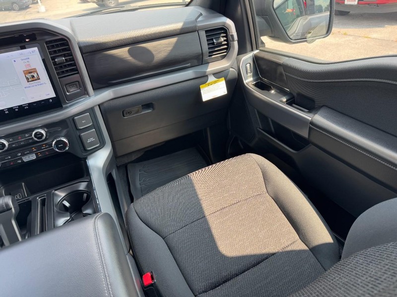 Ford F-150 Vehicle Full-screen Gallery Image 15