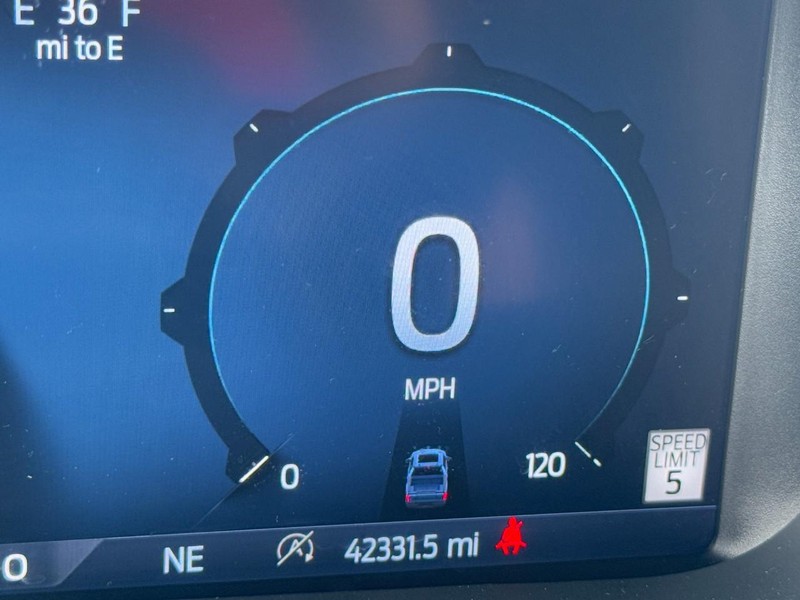 Ford F-150 Vehicle Full-screen Gallery Image 18