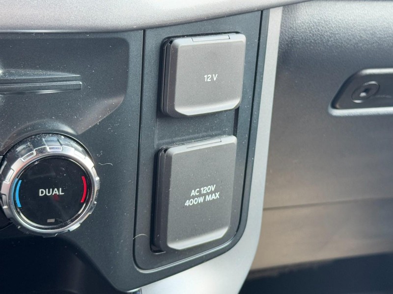 Ford F-150 Vehicle Full-screen Gallery Image 20
