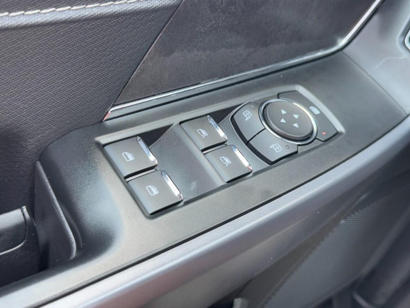 Ford F-150 Vehicle Full-screen Gallery Image 23