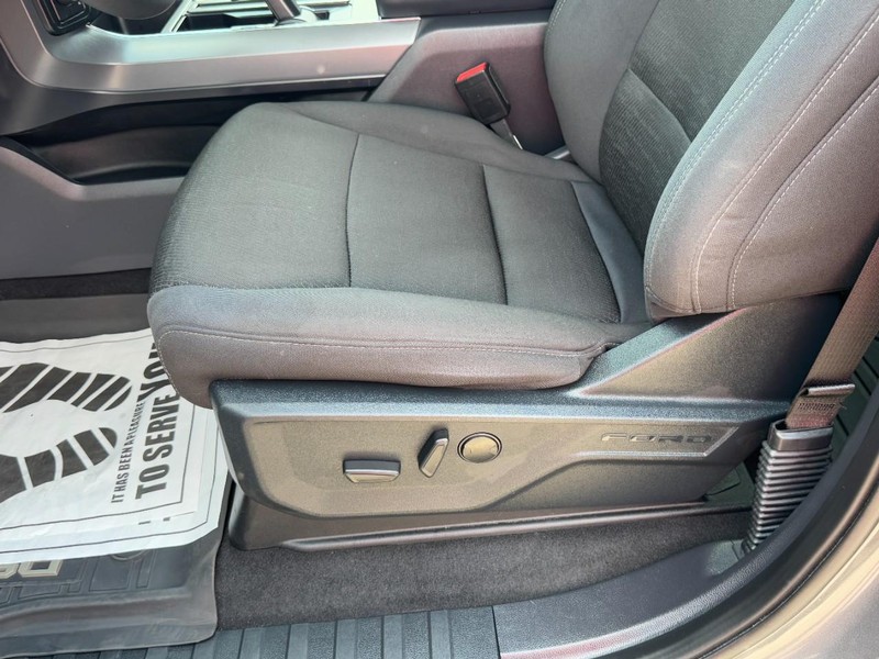 Ford F-150 Vehicle Full-screen Gallery Image 24