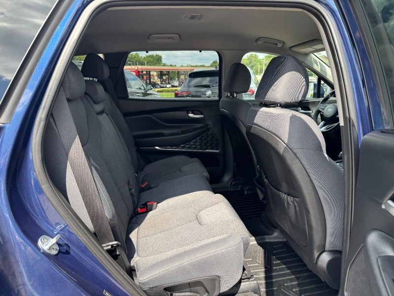 Hyundai Santa Fe Vehicle Full-screen Gallery Image 10