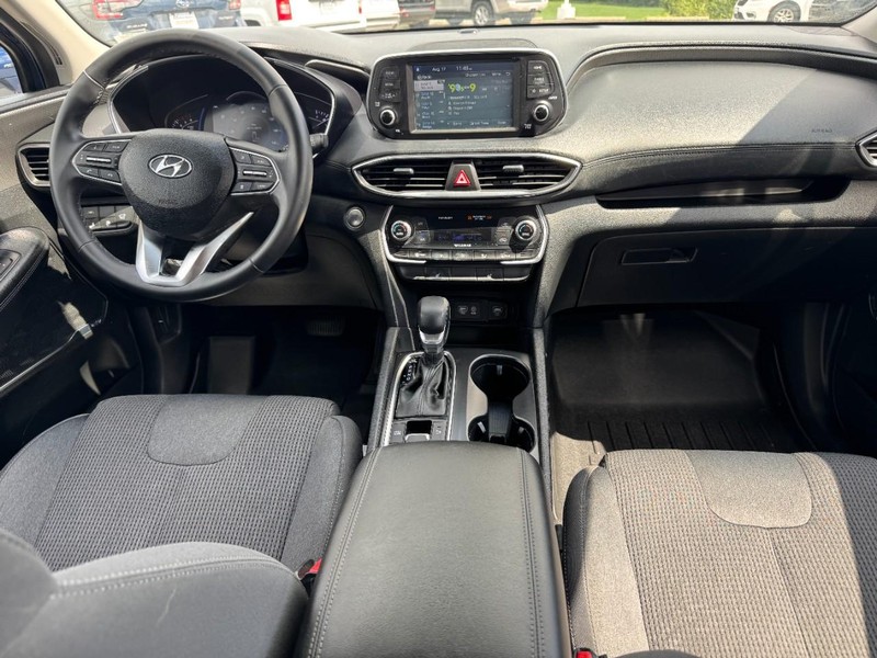 Hyundai Santa Fe Vehicle Full-screen Gallery Image 11