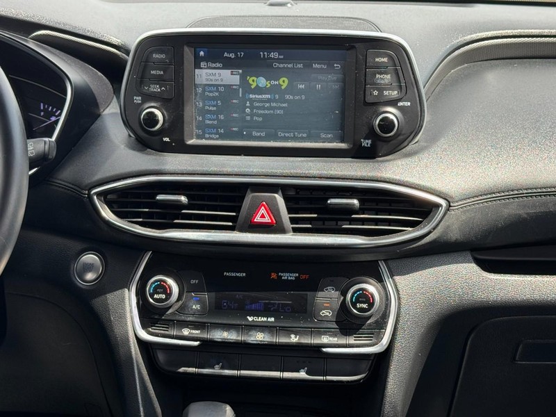 Hyundai Santa Fe Vehicle Full-screen Gallery Image 13