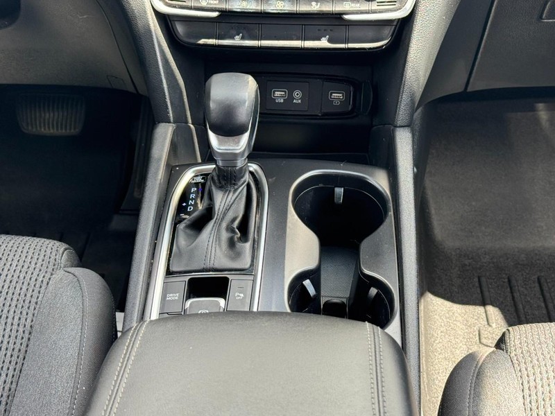 Hyundai Santa Fe Vehicle Full-screen Gallery Image 14