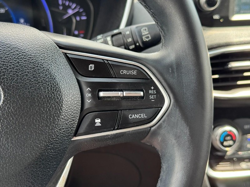 Hyundai Santa Fe Vehicle Full-screen Gallery Image 17