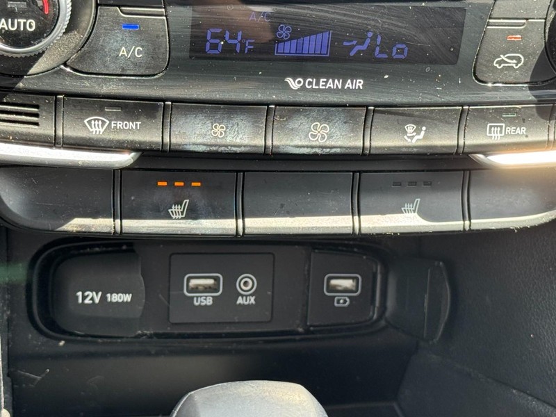 Hyundai Santa Fe Vehicle Full-screen Gallery Image 19