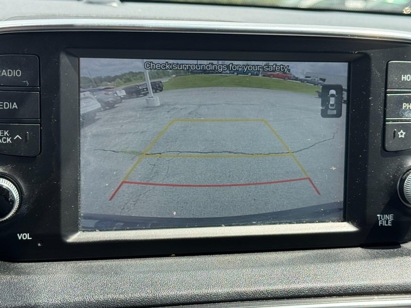 Hyundai Santa Fe Vehicle Full-screen Gallery Image 20
