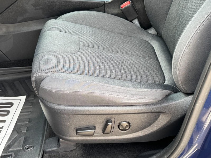 Hyundai Santa Fe Vehicle Full-screen Gallery Image 22
