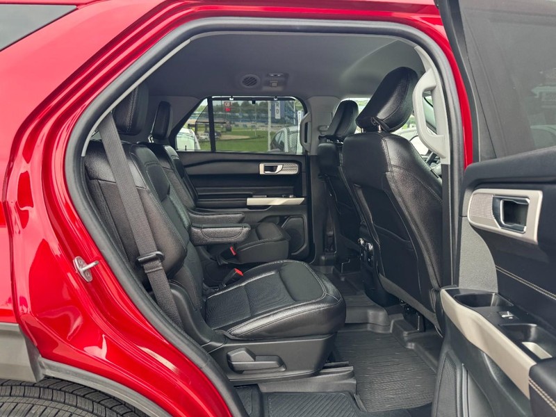 Ford Explorer Vehicle Full-screen Gallery Image 10