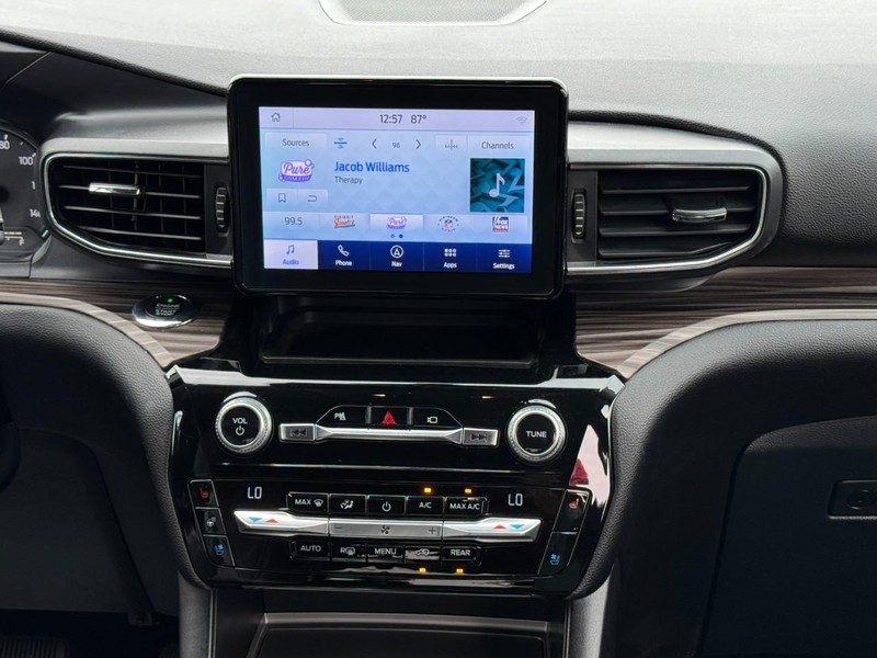 Ford Explorer Vehicle Full-screen Gallery Image 14