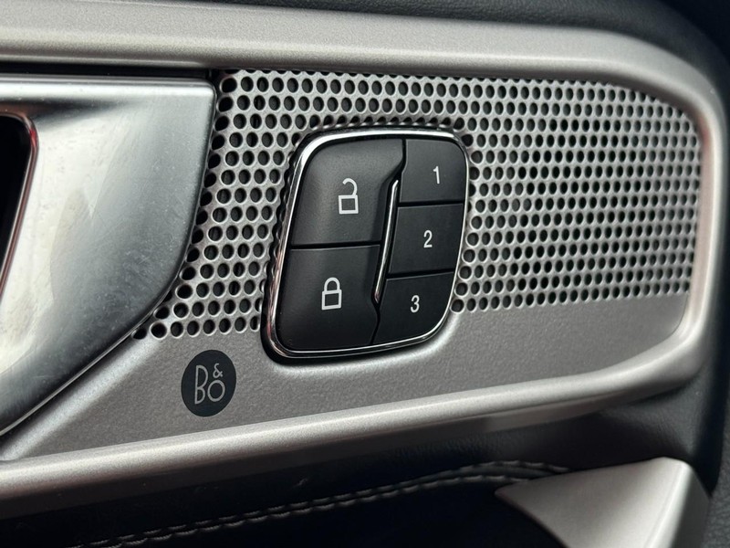 Ford Explorer Vehicle Full-screen Gallery Image 17