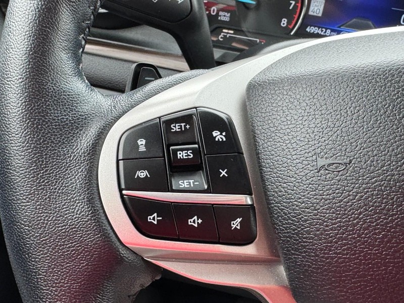 Ford Explorer Vehicle Full-screen Gallery Image 18