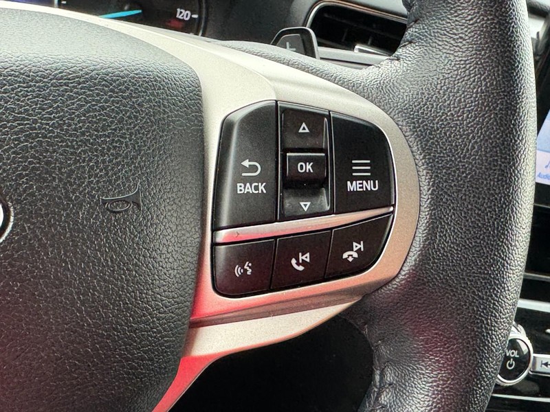 Ford Explorer Vehicle Full-screen Gallery Image 19