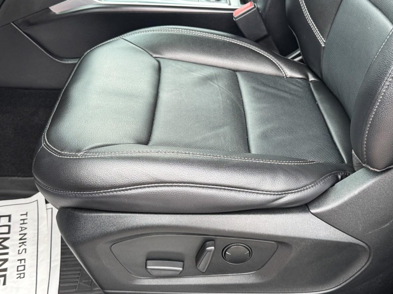 Ford Explorer Vehicle Full-screen Gallery Image 25