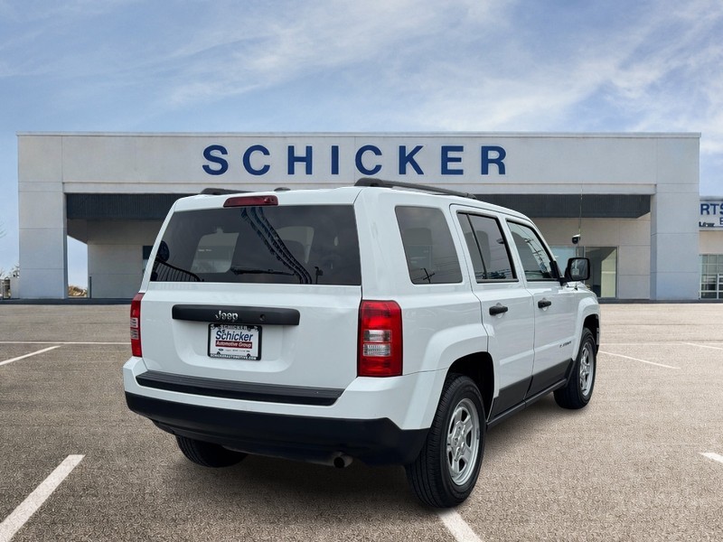 Jeep Patriot Vehicle Full-screen Gallery Image 03