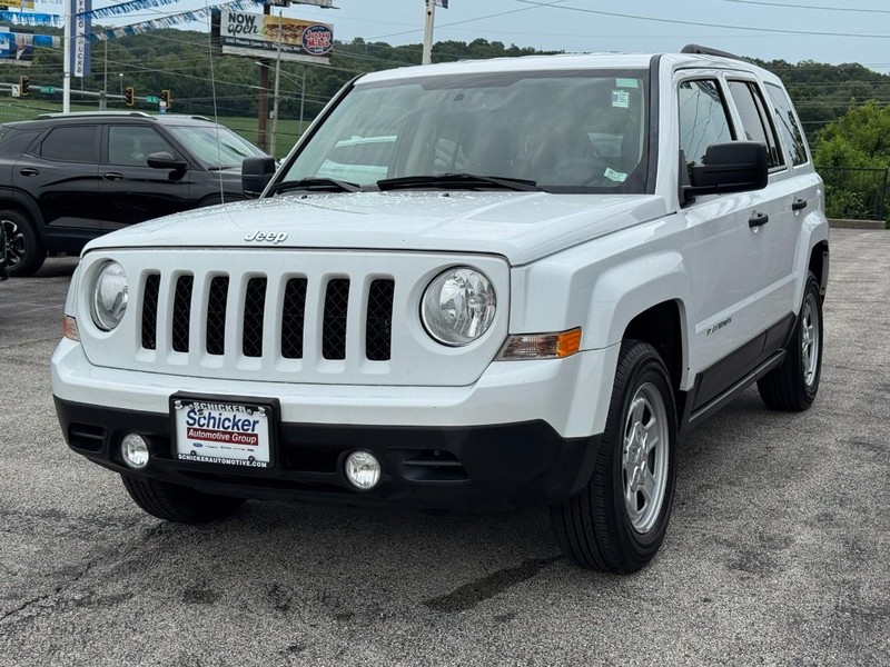 Jeep Patriot Vehicle Full-screen Gallery Image 08