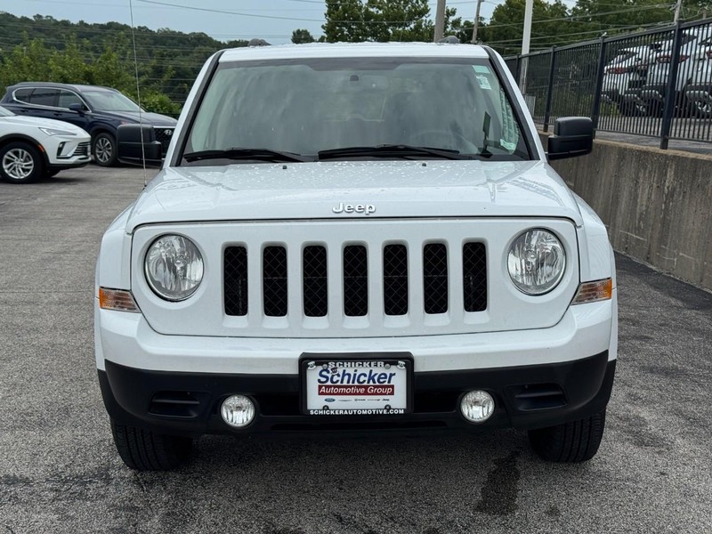 Jeep Patriot Vehicle Full-screen Gallery Image 09