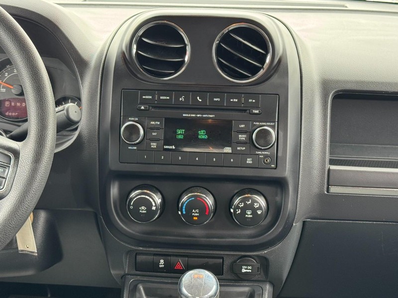 Jeep Patriot Vehicle Full-screen Gallery Image 13