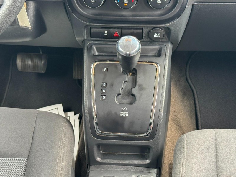 Jeep Patriot Vehicle Full-screen Gallery Image 14