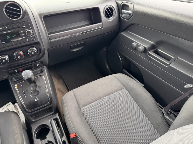 Jeep Patriot Vehicle Full-screen Gallery Image 15