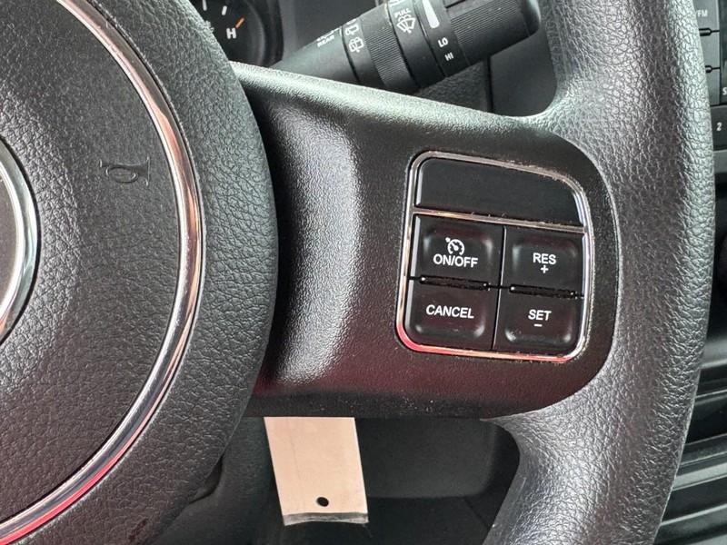 Jeep Patriot Vehicle Full-screen Gallery Image 17