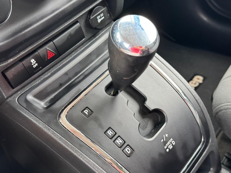 Jeep Patriot Vehicle Full-screen Gallery Image 19