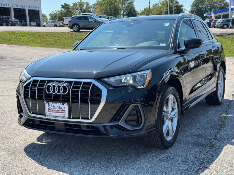 Audi Q3 Vehicle Full-screen Gallery Image 08