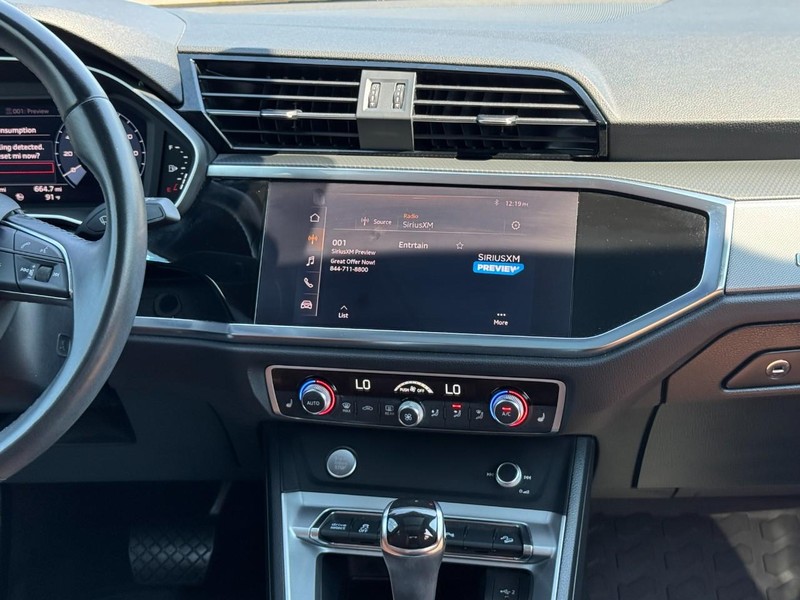 Audi Q3 Vehicle Full-screen Gallery Image 13