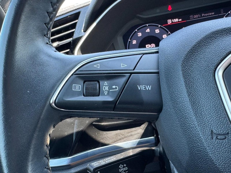 Audi Q3 Vehicle Full-screen Gallery Image 16