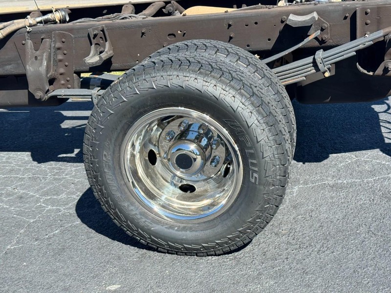 Chevrolet Silverado 3500HD CC Vehicle Full-screen Gallery Image 07