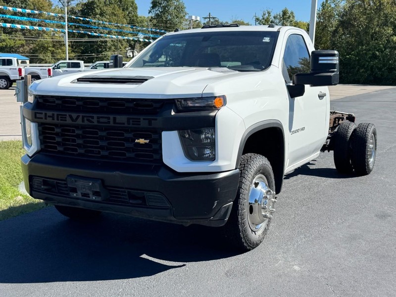 Chevrolet Silverado 3500HD CC Vehicle Full-screen Gallery Image 08
