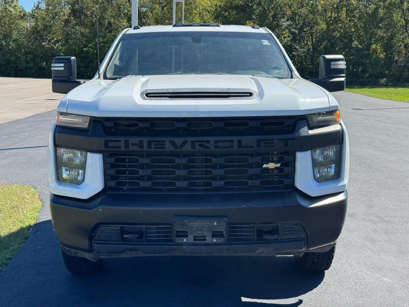 Chevrolet Silverado 3500HD CC Vehicle Full-screen Gallery Image 09