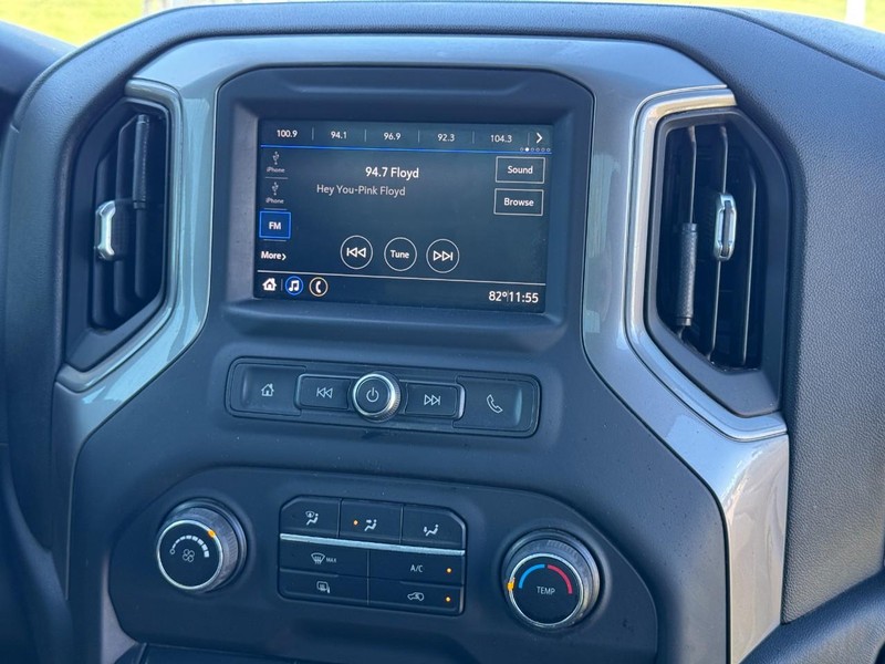 Chevrolet Silverado 3500HD CC Vehicle Full-screen Gallery Image 13