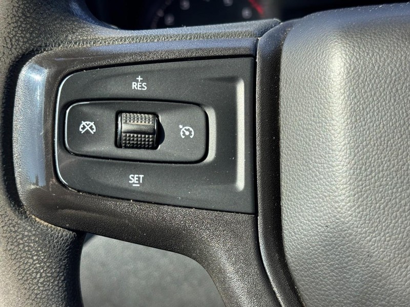 Chevrolet Silverado 3500HD CC Vehicle Full-screen Gallery Image 15