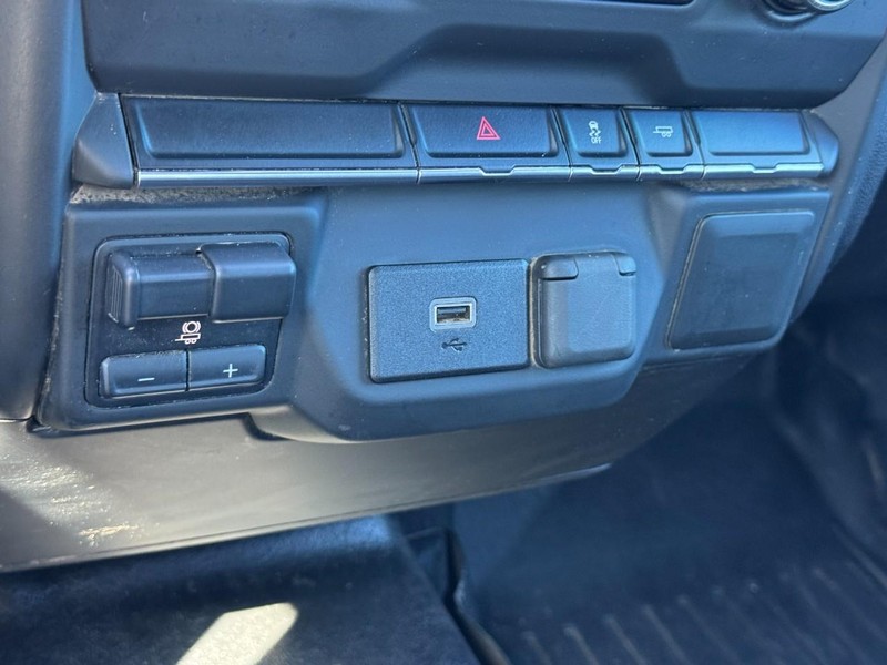 Chevrolet Silverado 3500HD CC Vehicle Full-screen Gallery Image 17
