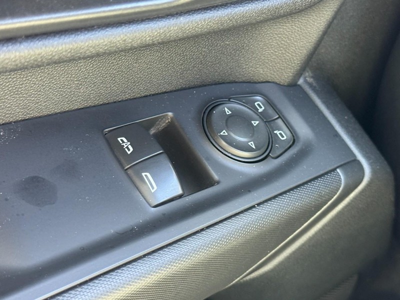 Chevrolet Silverado 3500HD CC Vehicle Full-screen Gallery Image 18