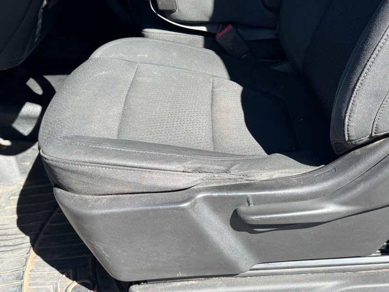 Chevrolet Silverado 3500HD CC Vehicle Full-screen Gallery Image 19
