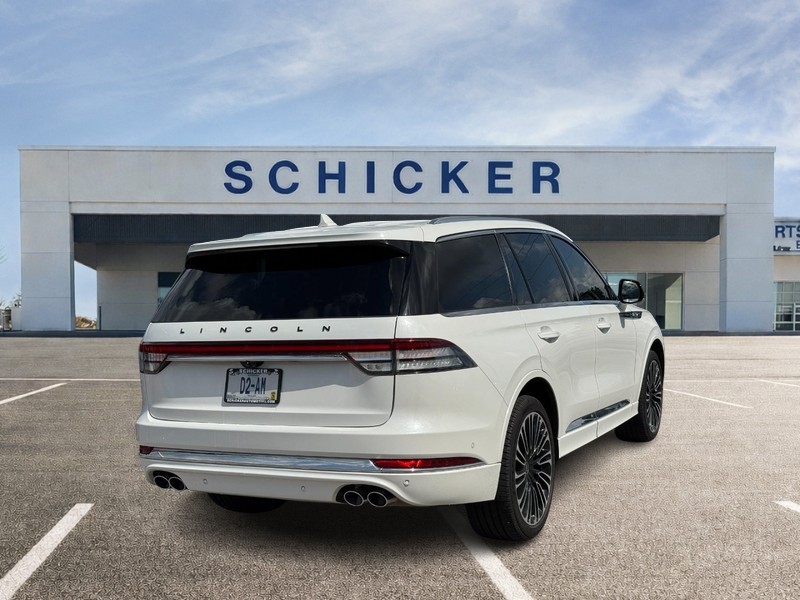 Lincoln Aviator Vehicle Full-screen Gallery Image 03