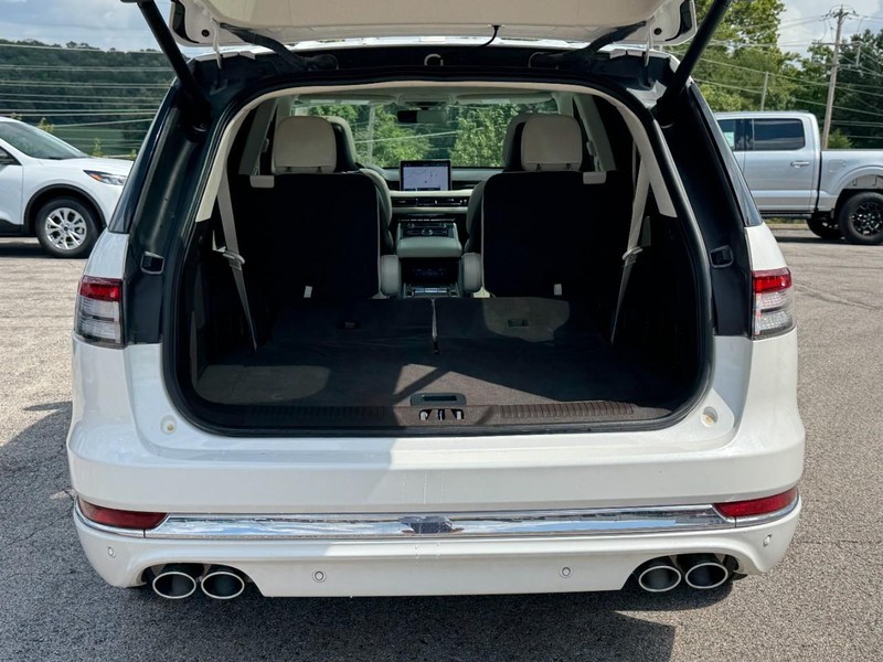 Lincoln Aviator Vehicle Full-screen Gallery Image 05