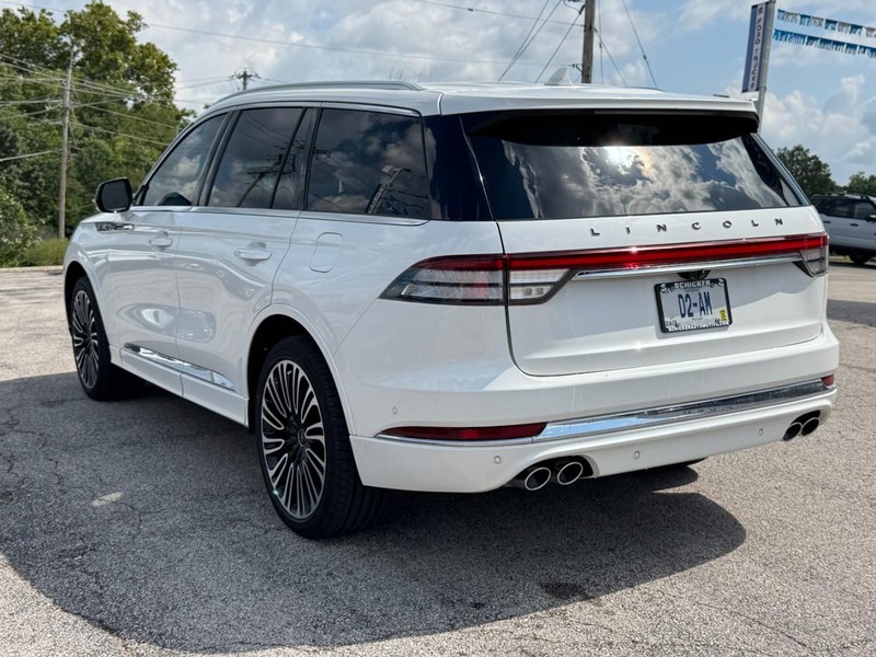 Lincoln Aviator Vehicle Full-screen Gallery Image 06