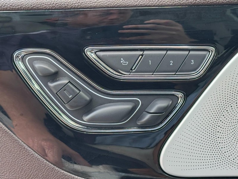 Lincoln Aviator Vehicle Full-screen Gallery Image 17