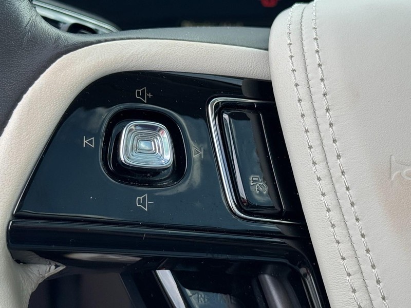 Lincoln Aviator Vehicle Full-screen Gallery Image 18