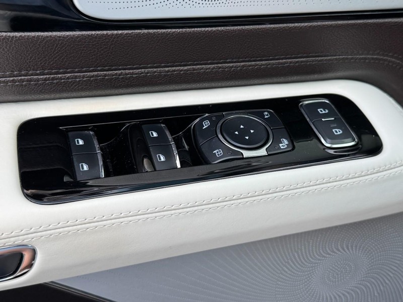 Lincoln Aviator Vehicle Full-screen Gallery Image 25
