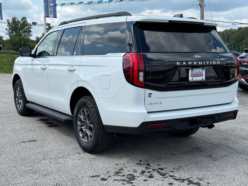 Ford Expedition Vehicle Full-screen Gallery Image 06